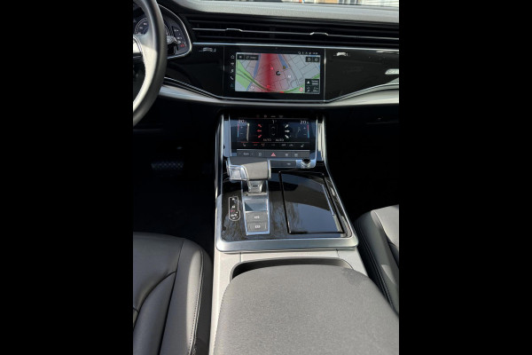 Audi Q8 3.0 -V6 24V 55 TFSi Quattro - Panorama dak I Airco I Leer I 23 inch velgen I PDC I Led i 24.000 KM