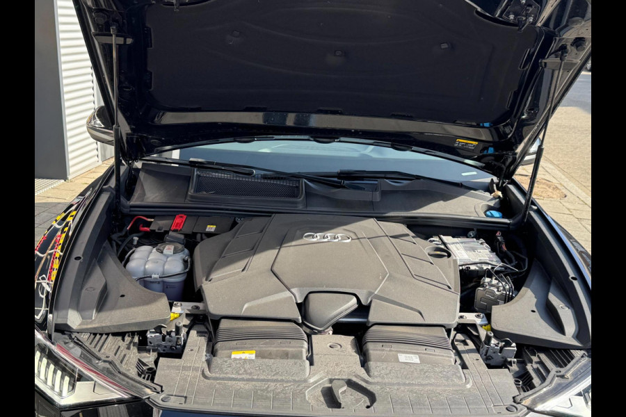 Audi Q8 3.0 -V6 24V 55 TFSi Quattro - Panorama dak I Airco I Leer I 23 inch velgen I PDC I Led i 24.000 KM