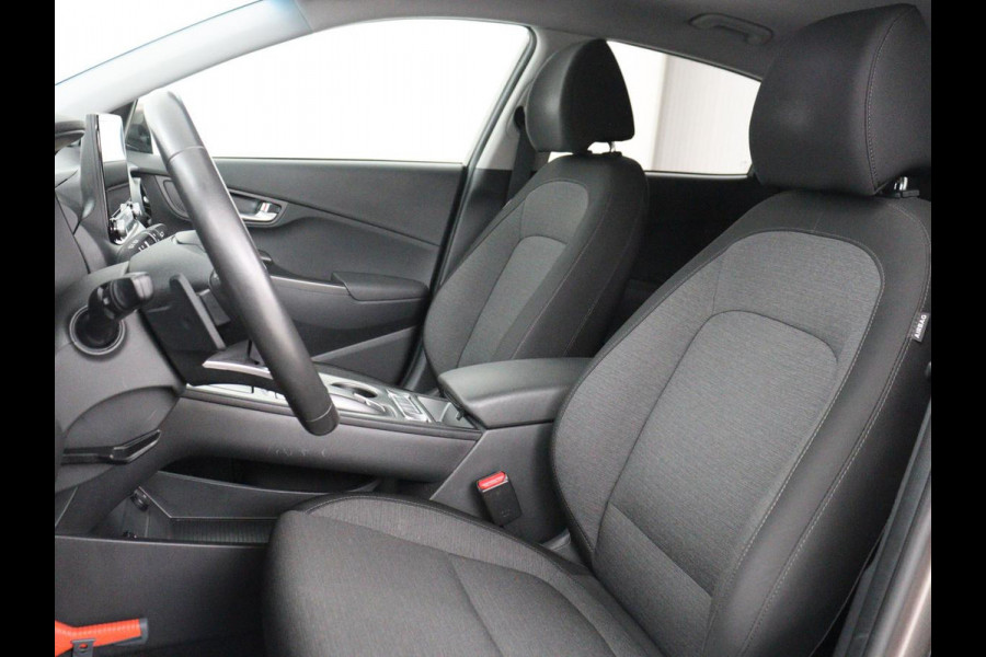 Hyundai Kona EV Fashion 64 kWh | SOH 100% | 3 Fase | Head-Up | Warmtepomp | Adaptive cruise | Camera | Carplay | Keyless | Full LED | Navigatie | Climate control