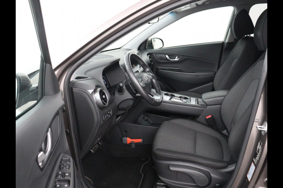 Hyundai Kona EV Fashion 64 kWh | SOH 100% | 3 Fase | Head-Up | Warmtepomp | Adaptive cruise | Camera | Carplay | Keyless | Full LED | Navigatie | Climate control