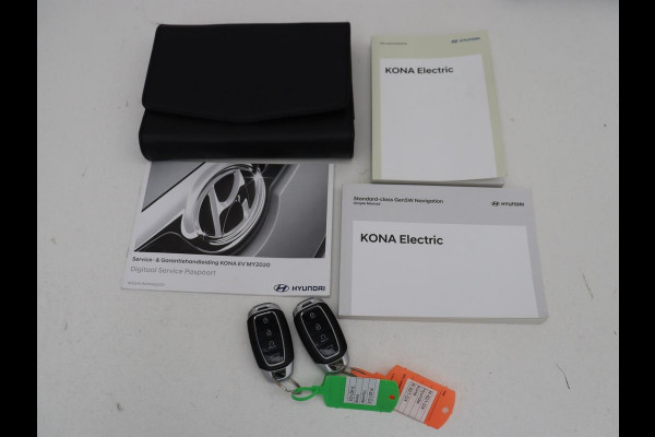 Hyundai Kona EV Fashion 64 kWh | SOH 100% | 3 Fase | Head-Up | Warmtepomp | Adaptive cruise | Camera | Carplay | Keyless | Full LED | Navigatie | Climate control