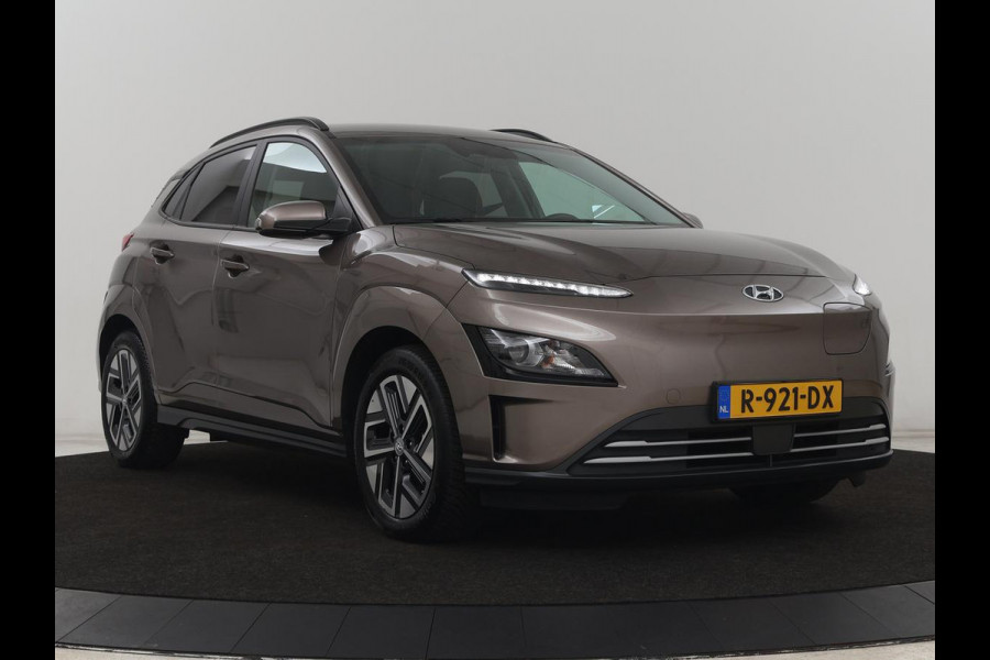 Hyundai Kona EV Fashion 64 kWh | SOH 100% | 3 Fase | Head-Up | Warmtepomp | Adaptive cruise | Camera | Carplay | Keyless | Full LED | Navigatie | Climate control