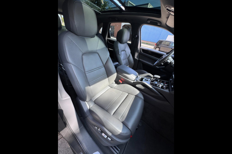 Porsche Cayenne 3.0 E-Hybrid SPORT - Panorama dak I Sport pakket I Leer I Airco I 21"Sport velgen I Black Trim I Nacht camera