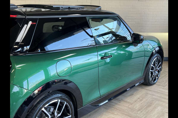 MINI Mini 2.0 JCW 232PK John Cooper Works XL Navi | H&K | HUD | Pano | Led | 360 | Keyless | Carplay | Fabrieksgarantie tot April 2028!
