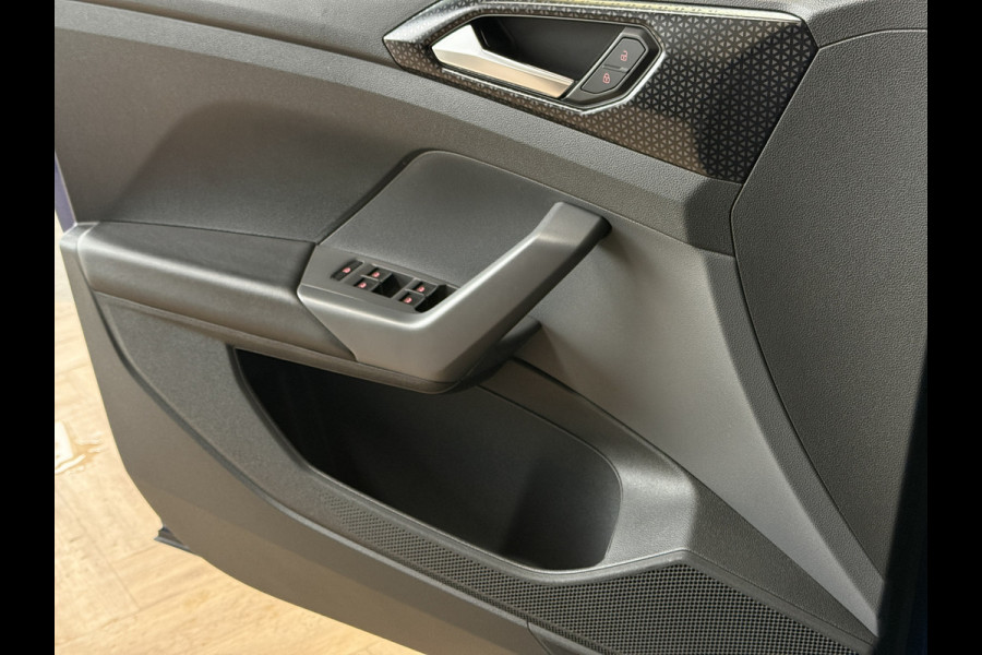 Volkswagen T-Cross 1.0 TSI 115pk DSG Style | Navi | Carplay | 17"| Camera | Led Koplampen | Stoelverwarming | 100% Volkswagen Onderhouden!