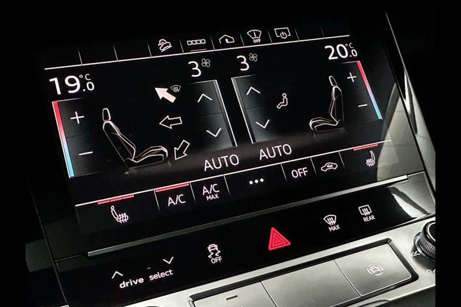 Audi e-tron Sportback S 504pk | RS-Stoelen | Panorama | 360 Camera | Valcona Leder | ACC | B&O Sound | Luchtvering | Soft-Close | Camera Spiegels | Nachtzicht | Keyless-Entry | Head-Up | 4-Zone Clima | Stoelverwarming V+A | Sfeerverlichting | Memory | Carplay |