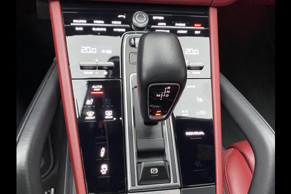 Porsche Cayenne Coupé 3.0 E-Hybrid 463PK - Matt Zwart I Panorama dak I Leer I Navigatie en nog veel Meer...