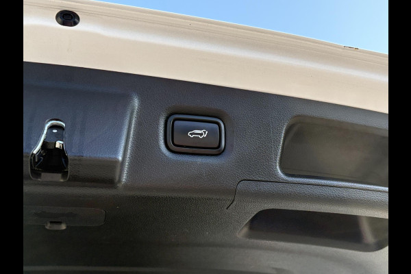 Hyundai Santa Fe 1.6 T-GDI PHEV Premium Sky 7p. | Afneembare trekhaak | Panoramadak | Stoelverwarming | Adaptive cruise control | Camera | KRELL