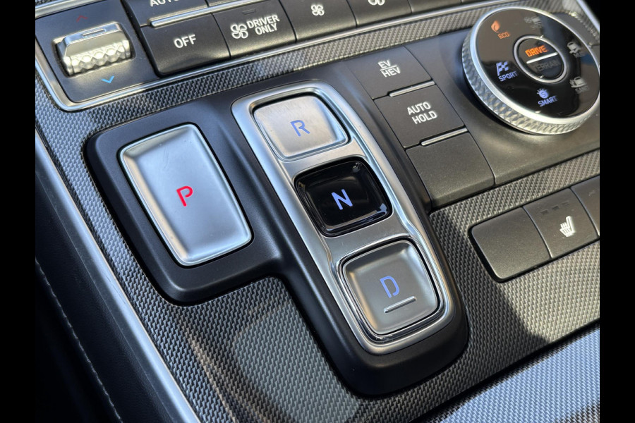 Hyundai Santa Fe 1.6 T-GDI PHEV Premium Sky 7p. | Afneembare trekhaak | Panoramadak | Stoelverwarming | Adaptive cruise control | Camera | KRELL