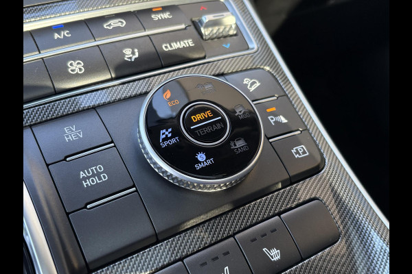 Hyundai Santa Fe 1.6 T-GDI PHEV Premium Sky 7p. | Afneembare trekhaak | Panoramadak | Stoelverwarming | Adaptive cruise control | Camera | KRELL