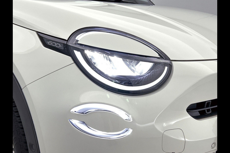 Fiat 600 1.2 Hybrid Bicolore CAMERA | CLIMA | DODEHOEKDETECT | NAVI-CARPLAY