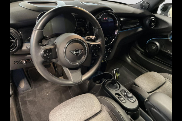 MINI Cooper SE Classic Head-Up Harman/Kardon Panoramadak Leder Sportstoel Neem contact op en we maken een afspraak!