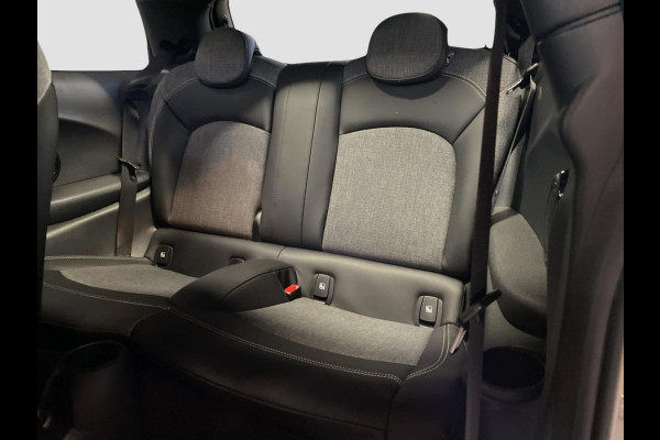 MINI Cooper SE Classic Head-Up Harman/Kardon Panoramadak Leder Sportstoel Neem contact op en we maken een afspraak!