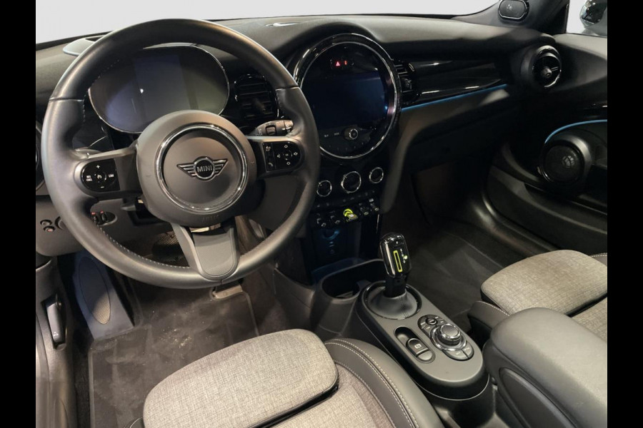 MINI Cooper SE Classic Head-Up Harman/Kardon Panoramadak Leder Sportstoel Neem contact op en we maken een afspraak!