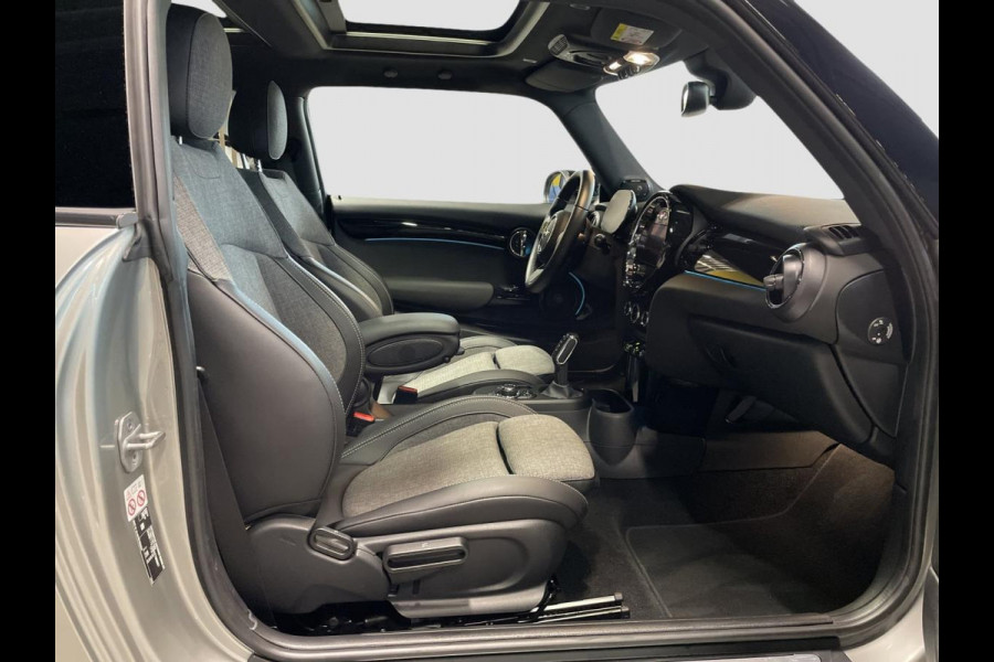 MINI Cooper SE Classic Head-Up Harman/Kardon Panoramadak Leder Sportstoel Neem contact op en we maken een afspraak!