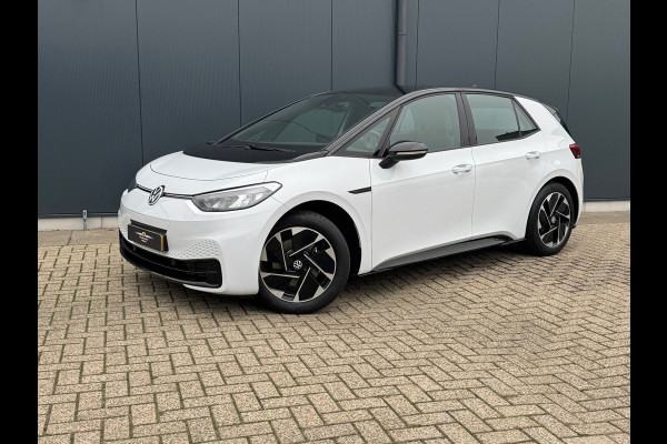 Volkswagen ID.3 First Black Edition 58 kWh * SoH 89% * Steunhaak * Navigatie * Parkeersensoren * Adaptieve Cruise *