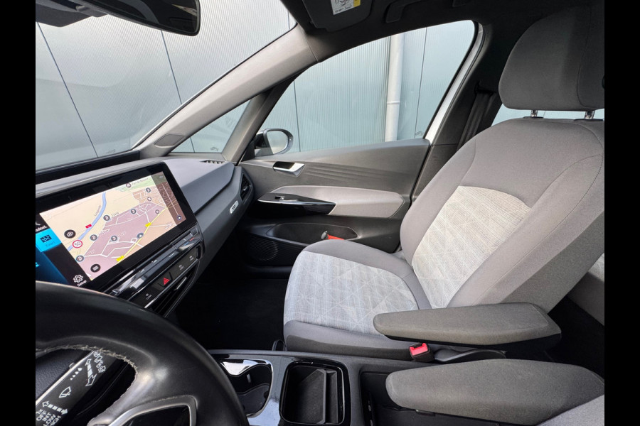 Volkswagen ID.3 First Black Edition 58 kWh * SoH 89% * Steunhaak * Navigatie * Parkeersensoren * Adaptieve Cruise *