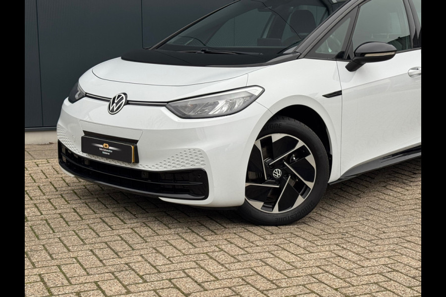 Volkswagen ID.3 First Black Edition 58 kWh * SoH 89% * Steunhaak * Navigatie * Parkeersensoren * Adaptieve Cruise *