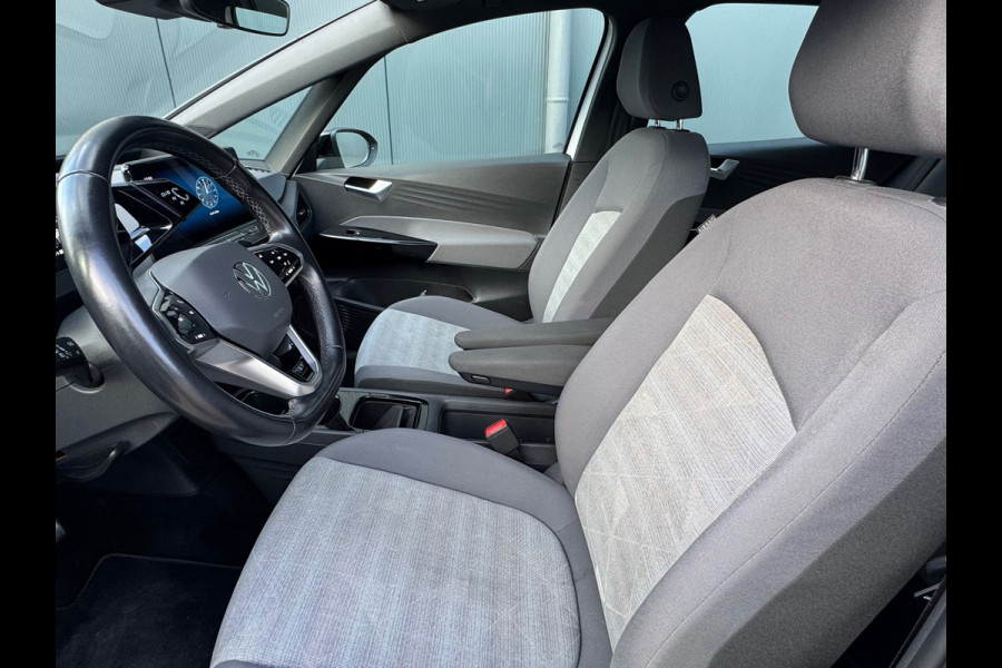 Volkswagen ID.3 First Black Edition 58 kWh * SoH 89% * Steunhaak * Navigatie * Parkeersensoren * Adaptieve Cruise *