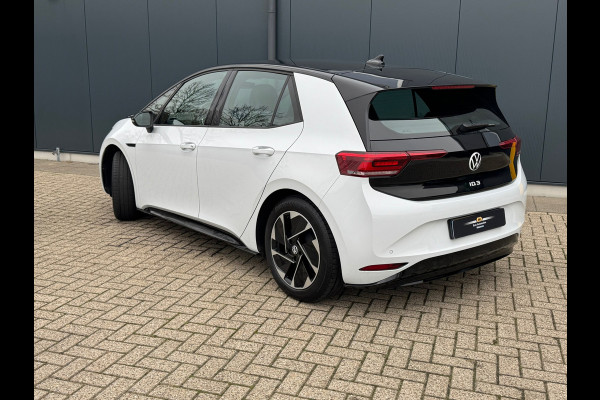 Volkswagen ID.3 First Black Edition 58 kWh * SoH 89% * Steunhaak * Navigatie * Parkeersensoren * Adaptieve Cruise *