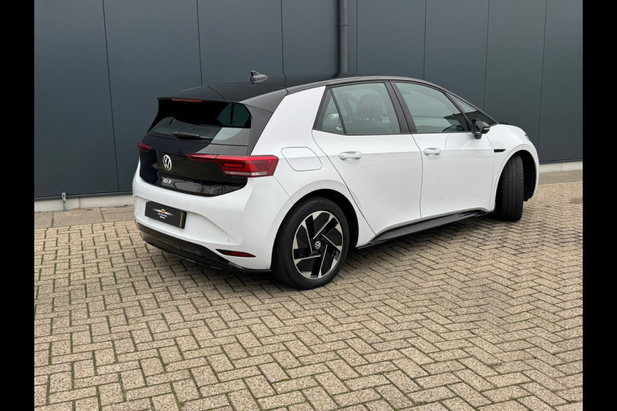 Volkswagen ID.3 First Black Edition 58 kWh * SoH 89% * Steunhaak * Navigatie * Parkeersensoren * Adaptieve Cruise *
