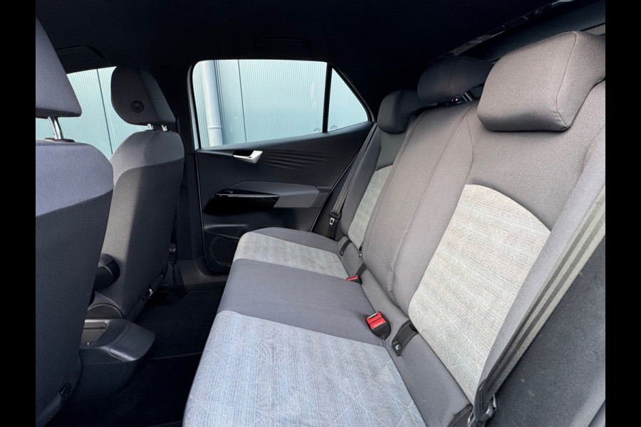 Volkswagen ID.3 First Black Edition 58 kWh * SoH 89% * Steunhaak * Navigatie * Parkeersensoren * Adaptieve Cruise *