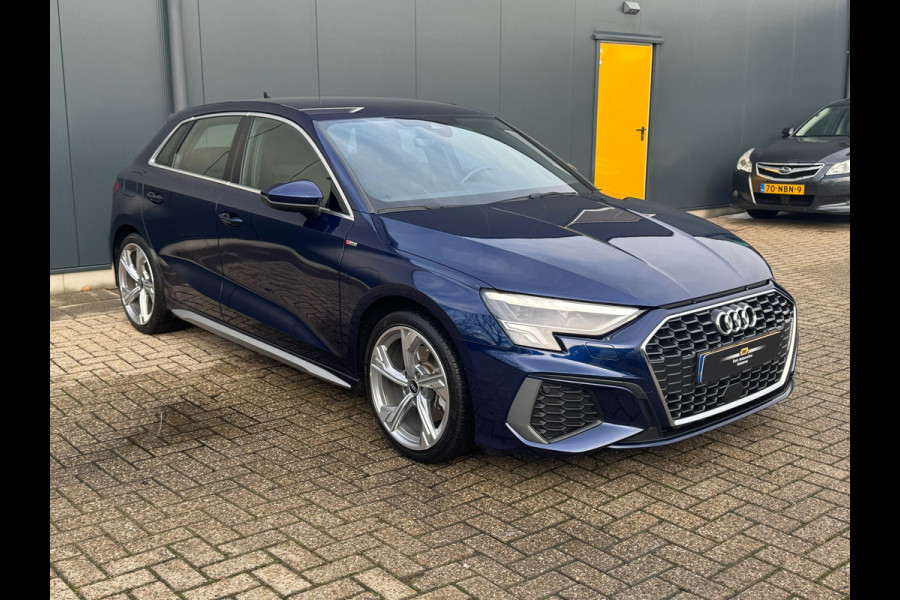 Audi A3 Sportback 30 TFSI S-line edition * Navigatie * Parkeersensoren * Audi Sound *
