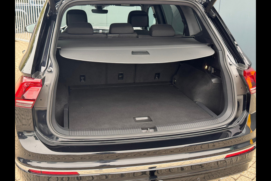 Volkswagen Tiguan Allspace 1.5 TSI R-Line * Trekhaak * Camera * Virtual Cockpit * Stoelverwarming *