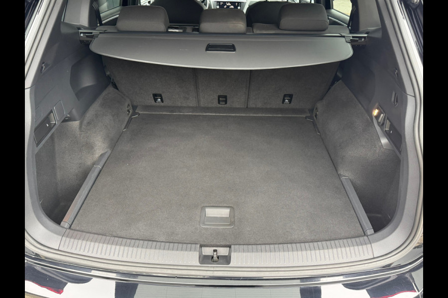 Volkswagen Tiguan Allspace 1.5 TSI R-Line * Trekhaak * Camera * Virtual Cockpit * Stoelverwarming *