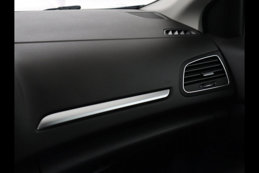 Renault Mégane 1.3 TCe Intens | Trekhaak | Carplay | Keyless | Navigatie | Full LED | Climate control | Parkeerhulp | Bluetooth | Cruise control