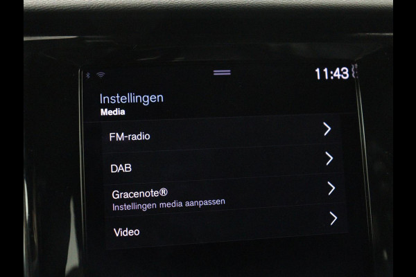 Volvo V60 2.0 B4 R-Design | Stoelverwarming | Adaptive cruise | Carplay | Camera | Keyless | Navigatie | Half leder | Full LED | Parkeerhulp | Climate control