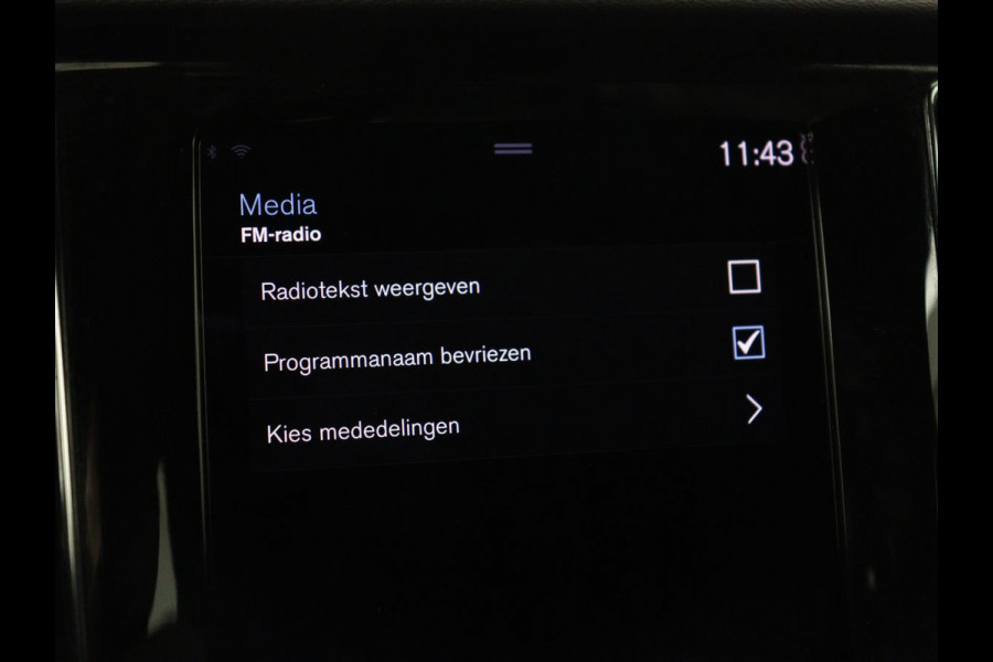 Volvo V60 2.0 B4 R-Design | Stoelverwarming | Adaptive cruise | Carplay | Camera | Keyless | Navigatie | Half leder | Full LED | Parkeerhulp | Climate control