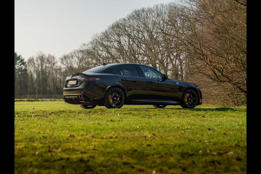 Alfa Romeo Giulia 2.9 V6 Quadrifoglio | Carbon stoelen | Akrapovic | Harman/Kardon