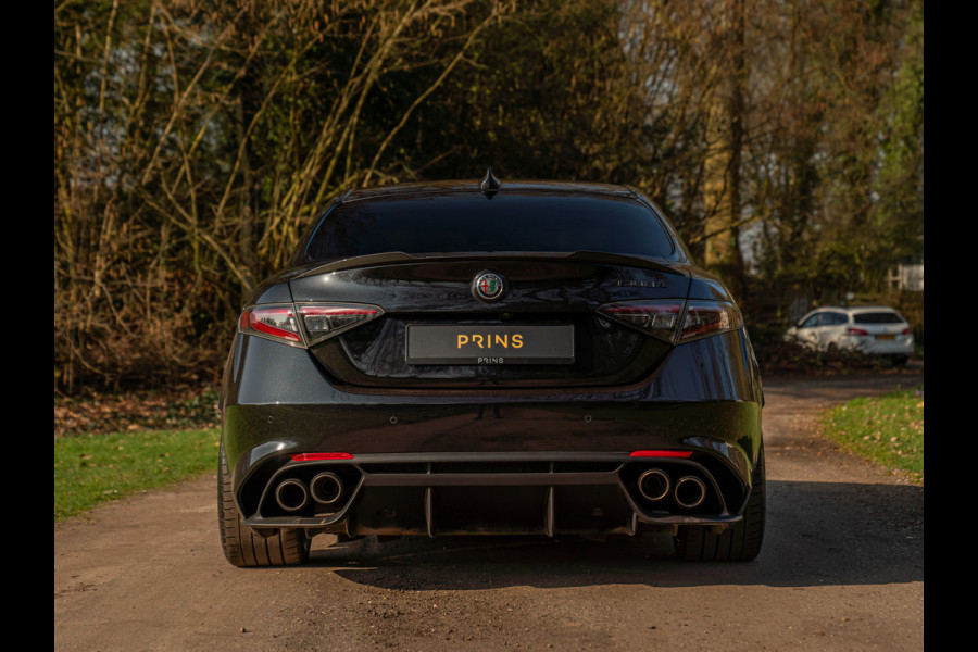 Alfa Romeo Giulia 2.9 V6 Quadrifoglio | Carbon stoelen | Akrapovic | Harman/Kardon