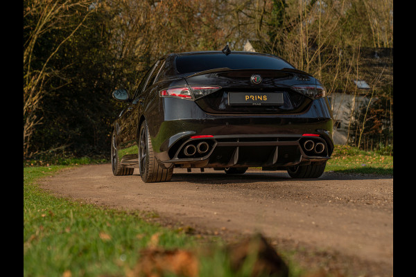 Alfa Romeo Giulia 2.9 V6 Quadrifoglio | Carbon stoelen | Akrapovic | Harman/Kardon