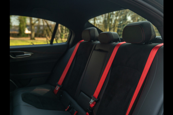 Alfa Romeo Giulia 2.9 V6 Quadrifoglio | Carbon stoelen | Akrapovic | Harman/Kardon