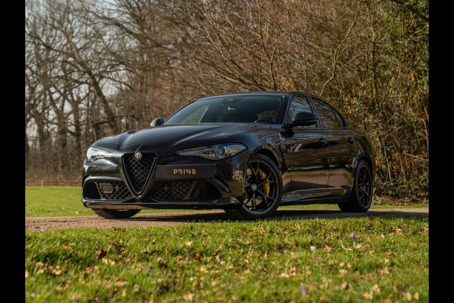 Alfa Romeo Giulia 2.9 V6 Quadrifoglio | Carbon stoelen | Akrapovic | Harman/Kardon
