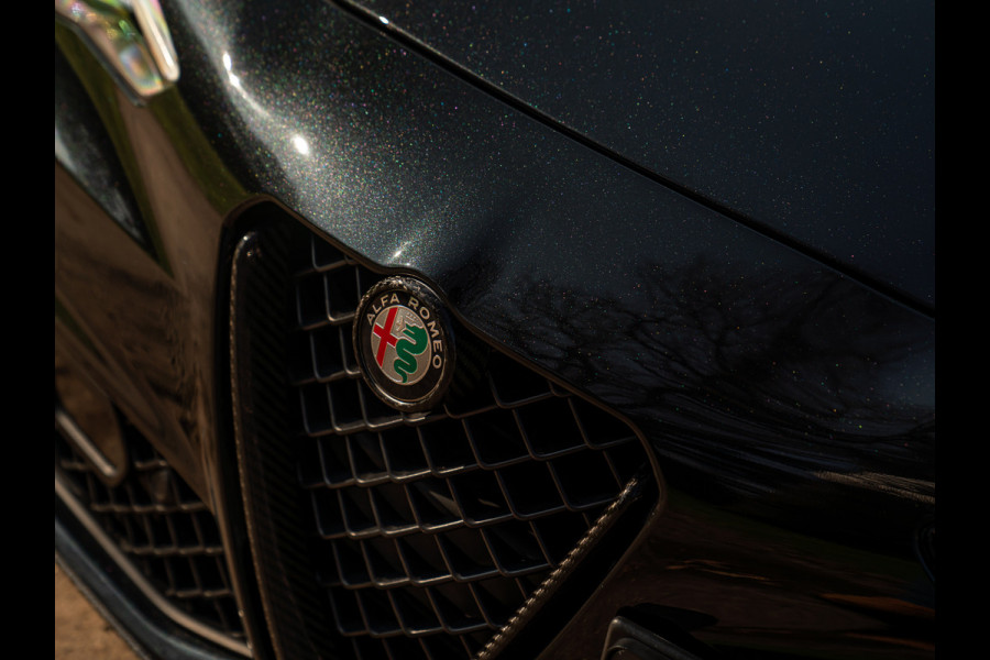 Alfa Romeo Giulia 2.9 V6 Quadrifoglio | Carbon stoelen | Akrapovic | Harman/Kardon