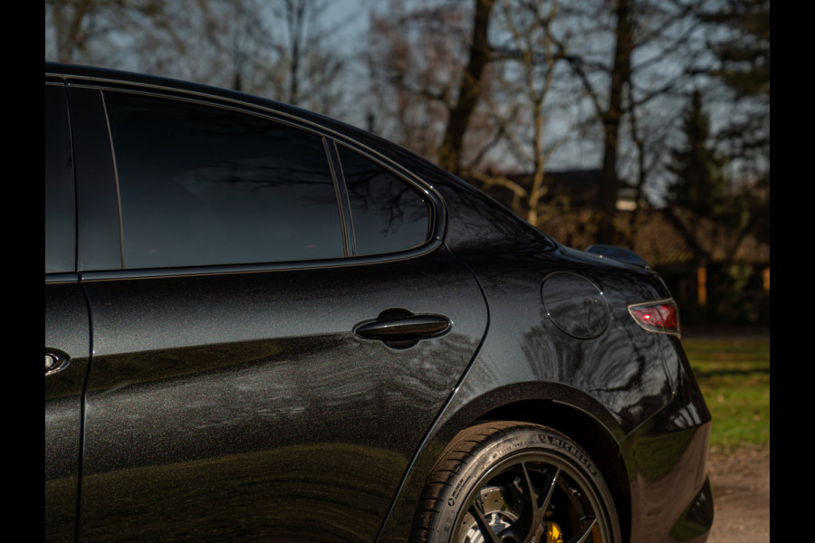 Alfa Romeo Giulia 2.9 V6 Quadrifoglio | Carbon stoelen | Akrapovic | Harman/Kardon