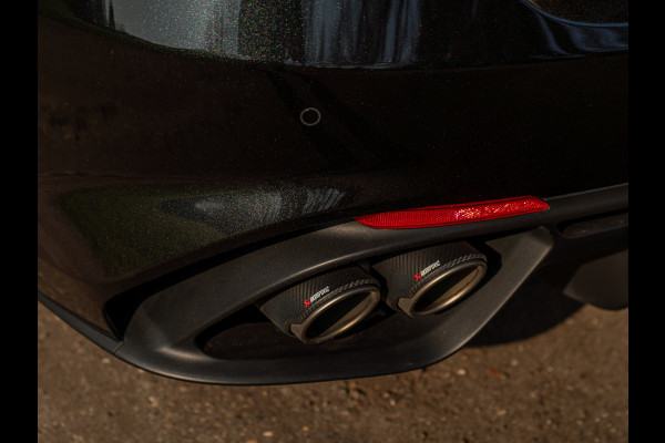 Alfa Romeo Giulia 2.9 V6 Quadrifoglio | Carbon stoelen | Akrapovic | Harman/Kardon