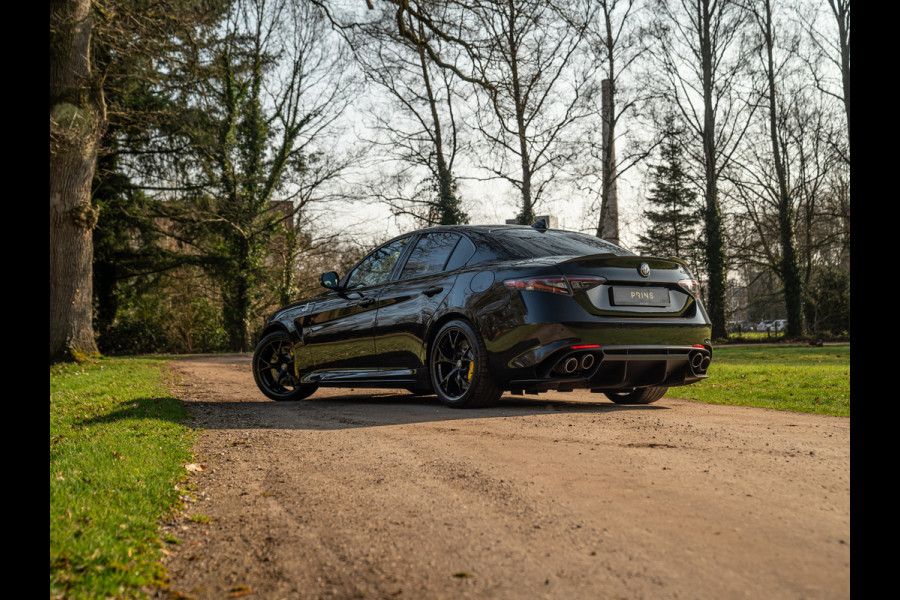 Alfa Romeo Giulia 2.9 V6 Quadrifoglio | Carbon stoelen | Akrapovic | Harman/Kardon