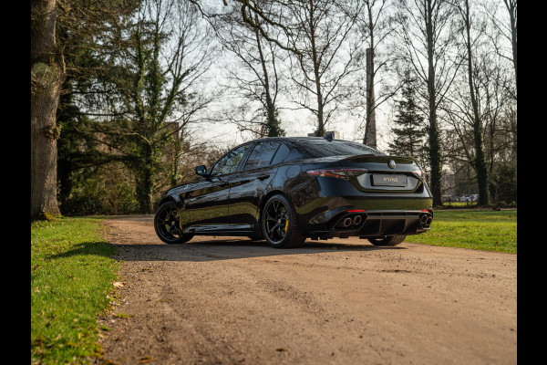 Alfa Romeo Giulia 2.9 V6 Quadrifoglio | Carbon stoelen | Akrapovic | Harman/Kardon