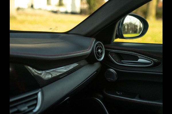 Alfa Romeo Giulia 2.9 V6 Quadrifoglio | Carbon stoelen | Akrapovic | Harman/Kardon