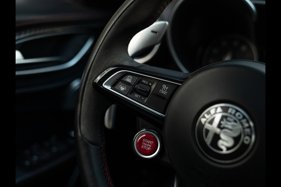 Alfa Romeo Giulia 2.9 V6 Quadrifoglio | Carbon stoelen | Akrapovic | Harman/Kardon