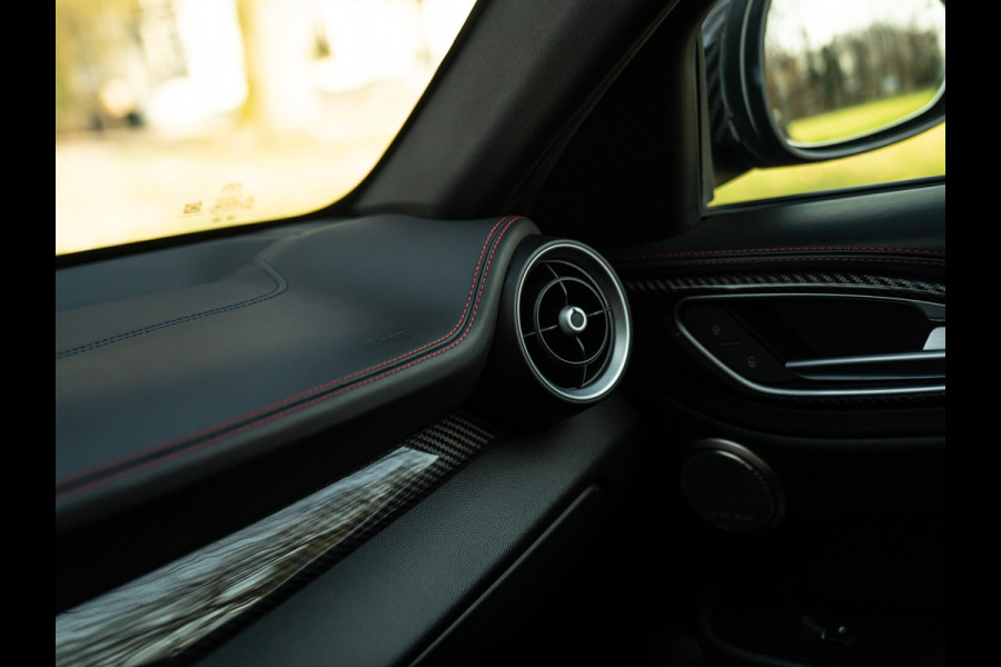 Alfa Romeo Giulia 2.9 V6 Quadrifoglio | Carbon stoelen | Akrapovic | Harman/Kardon