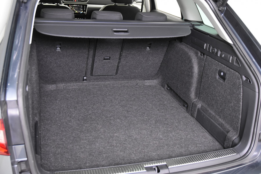Škoda Superb Combi 2.0 TDI Business Edition Plus *1ste Eigenaar*Navigatie*Stoelverwarming*