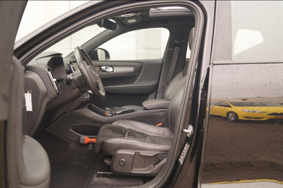 Volvo XC40 Recharge P8 AWD R-Design -PANO-NAVI-ECC-