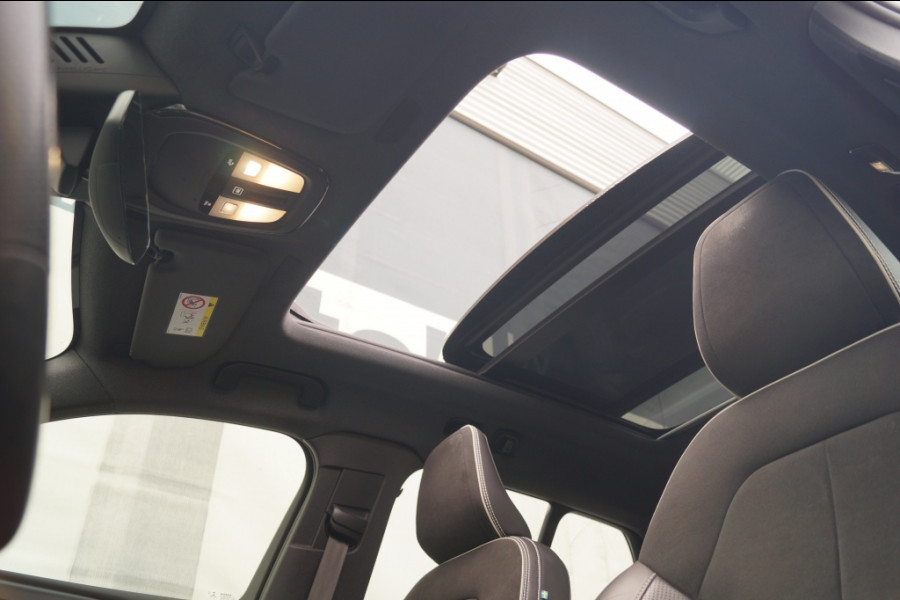 Volvo XC40 Recharge P8 AWD R-Design -PANO-NAVI-ECC-