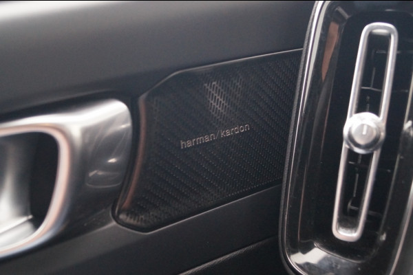 Volvo XC40 Recharge P8 AWD R-Design -PANO-NAVI-ECC-