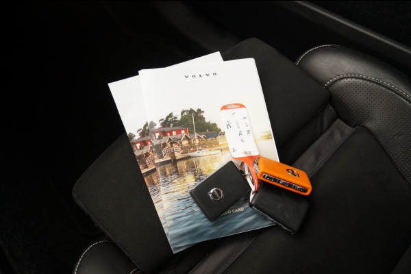 Volvo XC40 Recharge P8 AWD R-Design -PANO-NAVI-ECC-